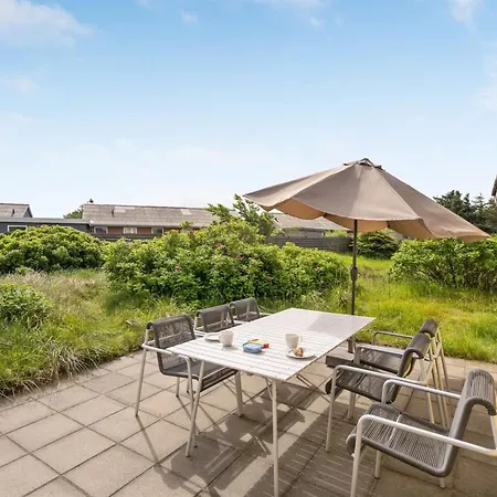 Suki - 650m From The Sea By Interhome