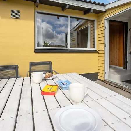 Suki - 650m From The Sea By Interhome *